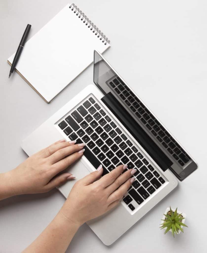 To hender som trykker på tastaturet på en PC